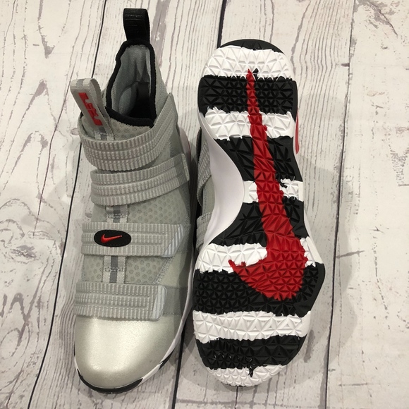 🚫 SOLD 🚫 LeBron Zoom Soldier 11 Silver Bullet - Picture 6 of 7